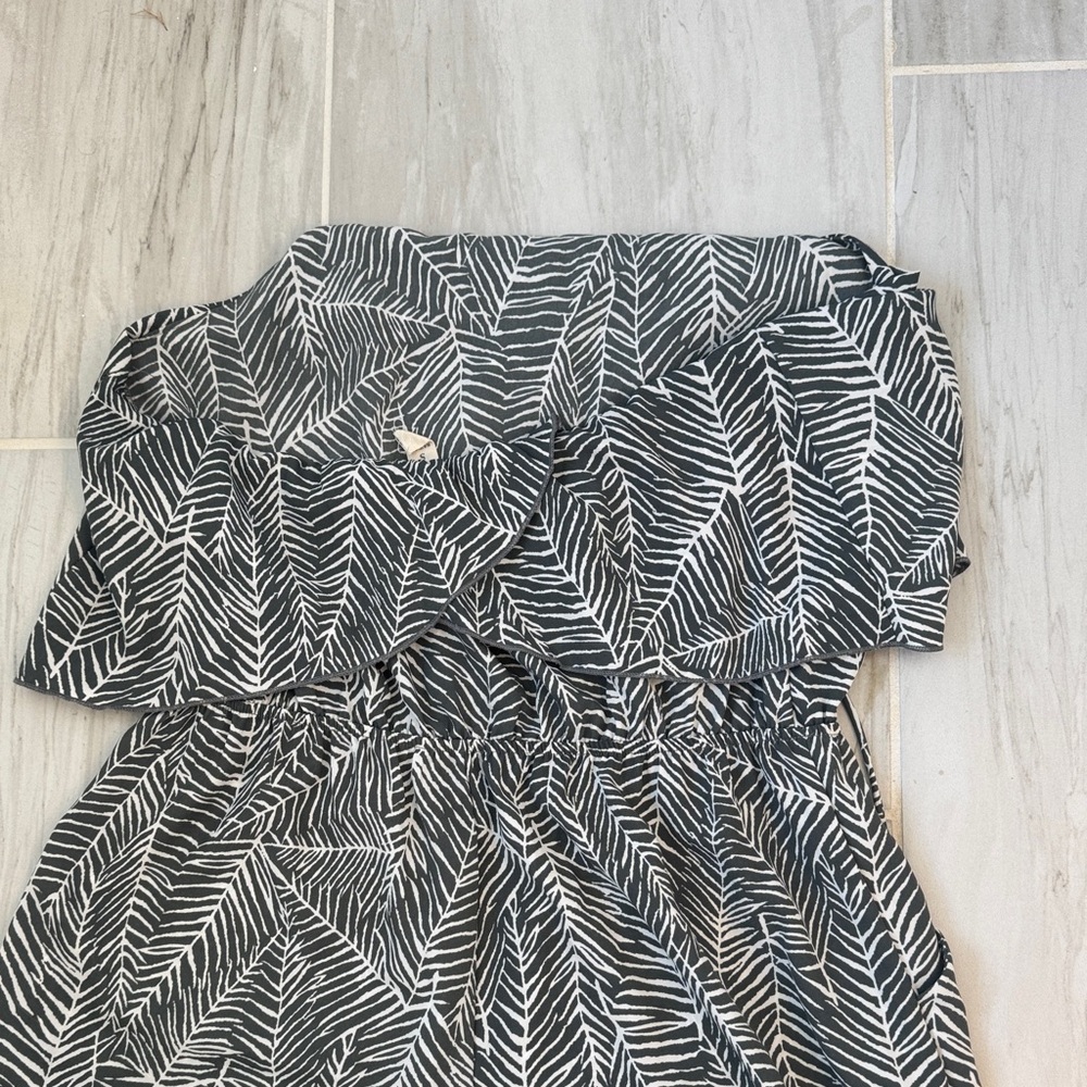 Chic Patterned Jumpsuit - Picture 3 of 3